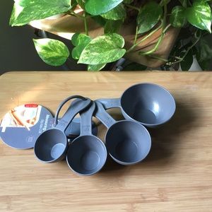 Quality plastic  4 meauring cup